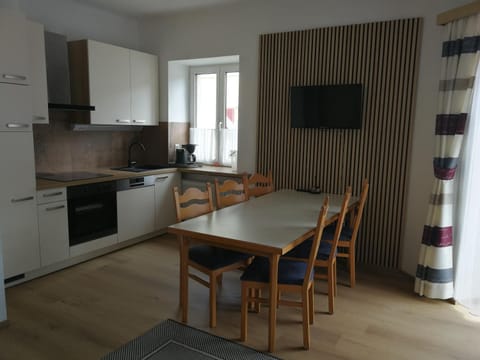 TV and multimedia, Kitchen or kitchenette, Dining area