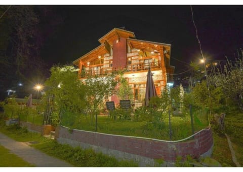 RedhomeX Woodstock 5BHK Villa in Manali