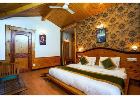 RedhomeX Woodstock 5BHK Villa in Manali