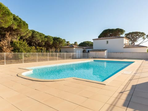 Holiday Home Le Mas d'Esquières 16 by Interhome House in Sainte-Maxime