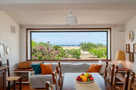 Communal lounge/ TV room, Living room, Garden view, Sea view