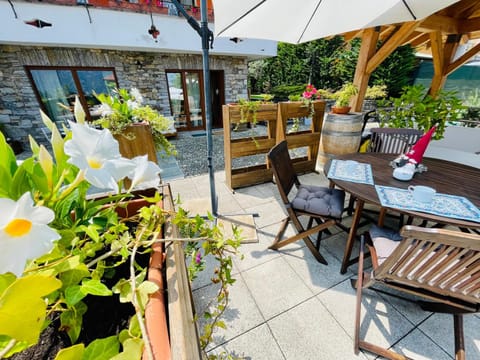 Property building, Spring, Balcony/Terrace, Balcony/Terrace