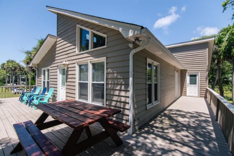 Island Gossip House in Edisto Beach