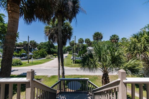 Island Gossip House in Edisto Beach