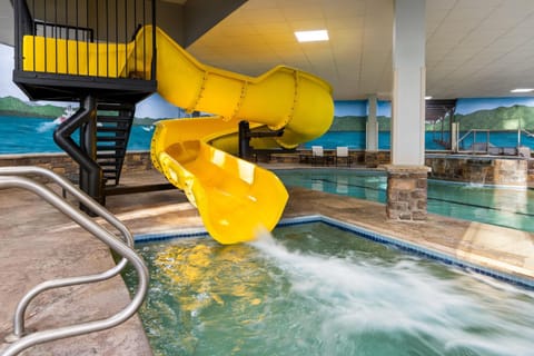 La Quinta Inn & Suites by Wyndham Lake George Hotel in Queensbury