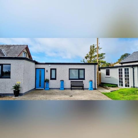 Property building, Facade/entrance, Parking