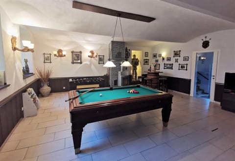 Communal lounge/ TV room, Billiard, Darts, Game Room