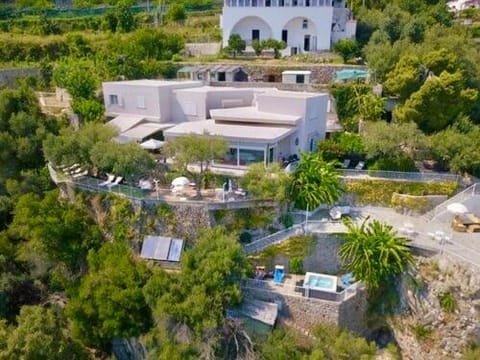 Property building, Day, Natural landscape, Bird's eye view, Garden, Pool view, Location