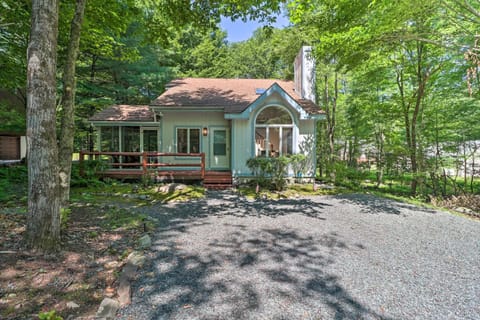 Peaceful Pocono Lake Home with Screened Porch! House in Coolbaugh Township