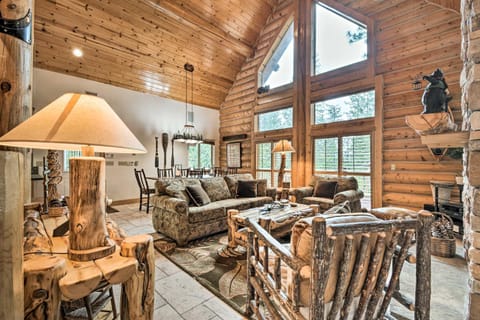 Luxurious Arnold Cabin with Fire Pit and Pet-Friendly! Casa in Arnold
