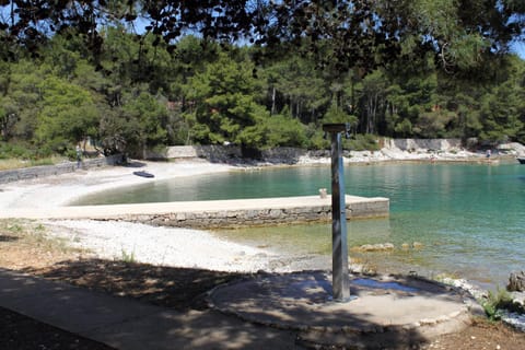 Apartments by the sea Artatore, Losinj - 19616 Apartment in Mali Losinj