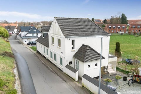 Property building, Neighbourhood, City view, Street view