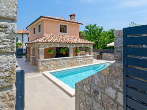 Property building, Pool view