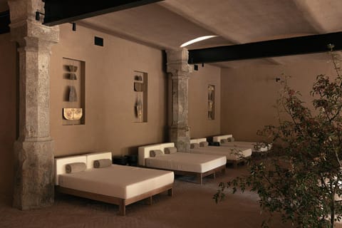 Sauna, Spa and wellness centre/facilities, Seating area, Swimming pool