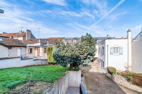 Property building, View (from property/room)