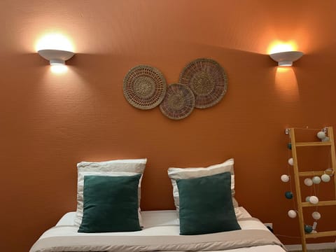 Bed, Photo of the whole room, Bedroom