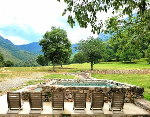 Casa en paraje natural único 25 pax House in Garrotxa