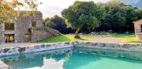 Casa en paraje natural único 25 pax House in Garrotxa