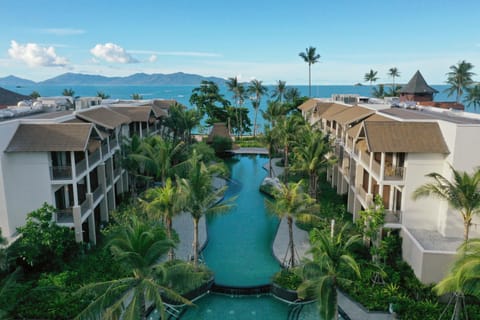 Property building, Beach, Swimming pool