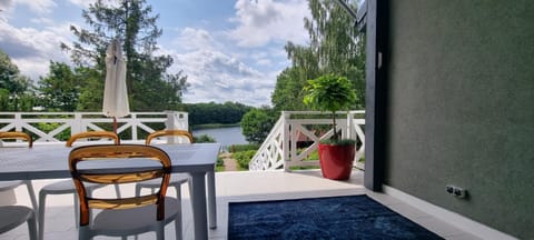 Balcony/Terrace, Seating area, Lake view