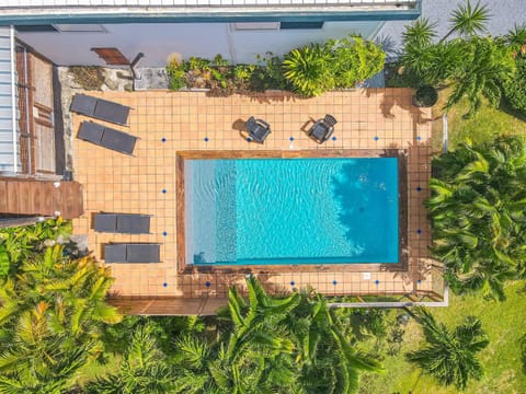 Villa les Lucioles, piscine privée, jardin, à 300m de la plage, accès facile à pied, villa idéale pour les familles Casa in Sainte-Luce