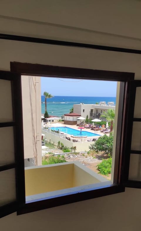 Balcony/Terrace, Beach, Pool view, Sea view