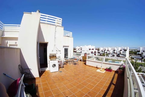 Ático con terraza en el Toyo Apartment in Retamar