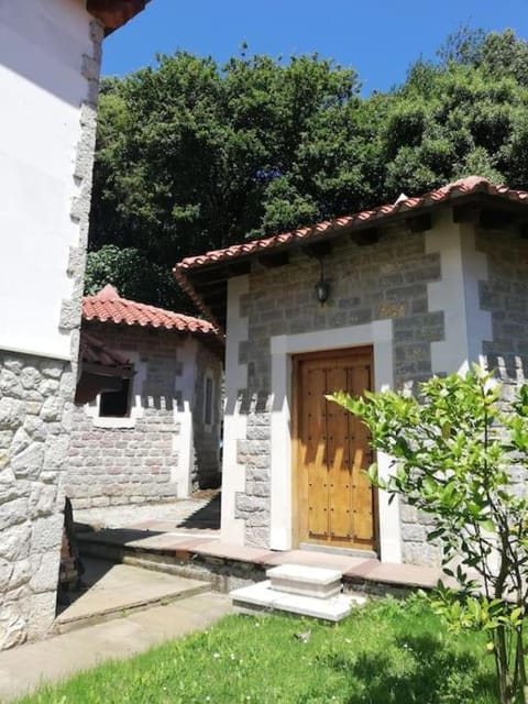 Casa con amplio jardín en Pechón House in Western coast of Cantabria