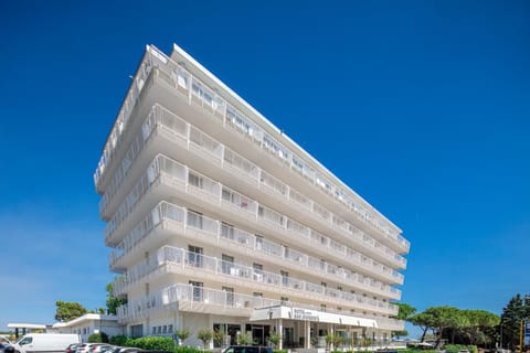 Property building, Restaurant/places to eat, Swimming pool, Breakfast