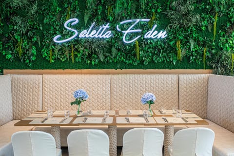 Property building, Restaurant/places to eat, Swimming pool, Breakfast