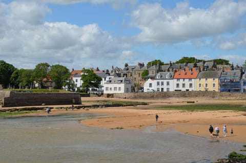 Tall Ship - Three-bedroom coastal house with sea views House in Anstruther