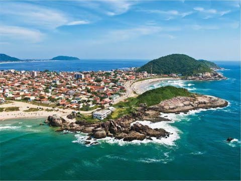 Casa Enseada, Prainha, Praia Grande prox mar com 2 ar split House in São Francisco do Sul