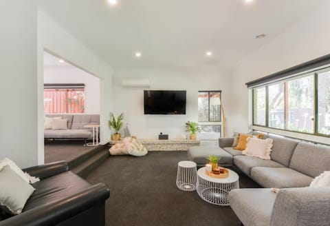 TV and multimedia, Living room, Photo of the whole room, Seating area