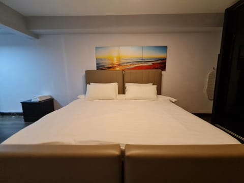 2bedrooms Maritime Seaview Luxury Duplex Suite 4-9pax Condo in George Town
