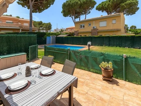 Wonderful house with a nice garden House in L'Escala