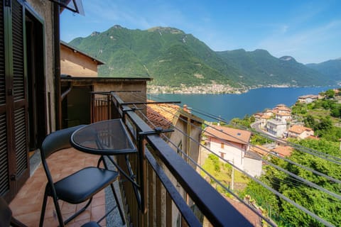 Balcony/Terrace, Lake view, Mountain view