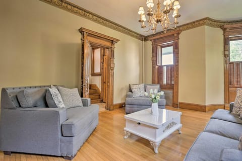 Luxurious Victorian Home Steps to County Park Maison in North Bergen