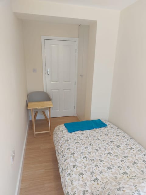 Vibrant Single Room only for one adult Übernachtung mit Frühstück in Southall