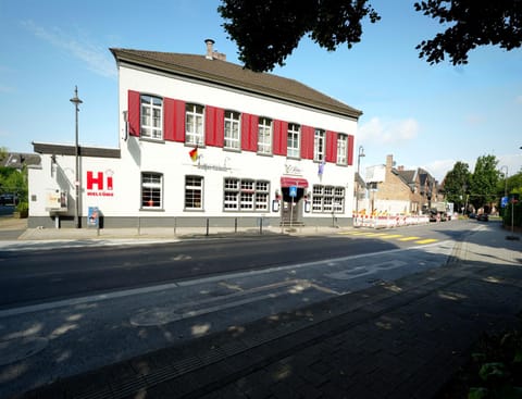 Property building, Neighbourhood, Street view, Location