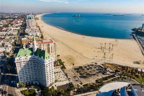 2 Bed Ocean View Balconys Corner Unit LB Convention Center Apartment in Long Beach