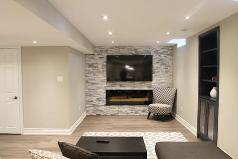 Fully Furnished private basement with separate entrance House in Richmond Hill