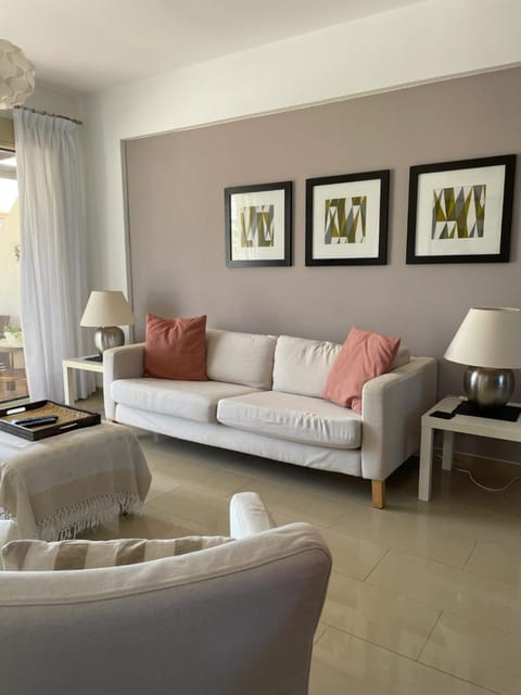 Modern and stylish apartment in Vanessa complex Apartment in Peyia