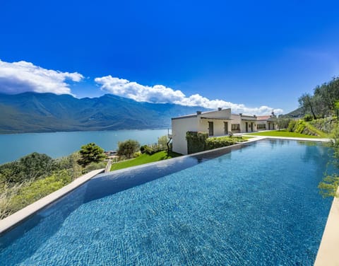 Property building, Day, Natural landscape, Lake view, Mountain view, Pool view, Swimming pool