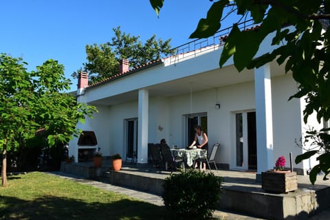 Property building, Facade/entrance, Garden