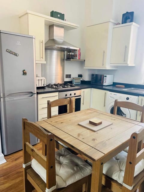 2 Bed Self Contained Apartment Wrexham Condominio in Wrexham