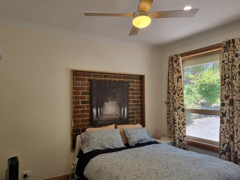 Bedroom, fireplace