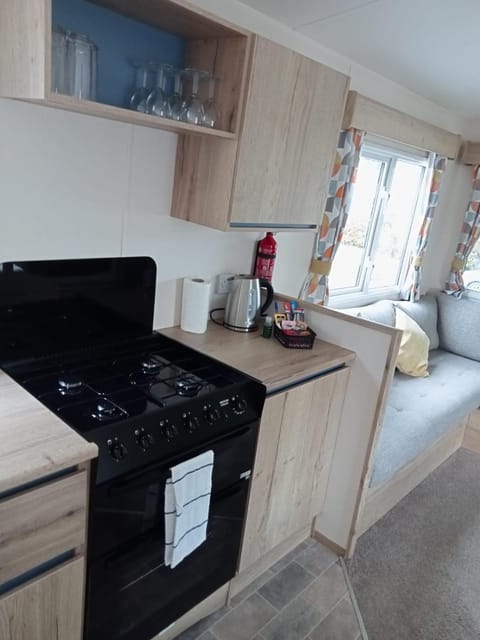 New 2 bed holiday home with decking in Rockley Park Dorset near the sea Casa in Poole