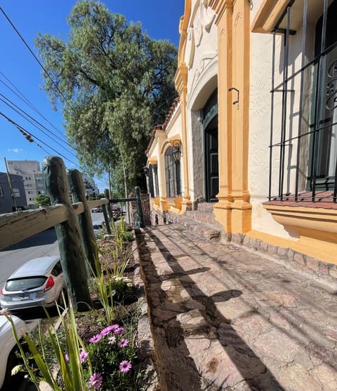 Property building, Day, Street view