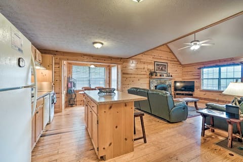 Rustic Young Harris Cabin with Fire Pit and Views House in Union County