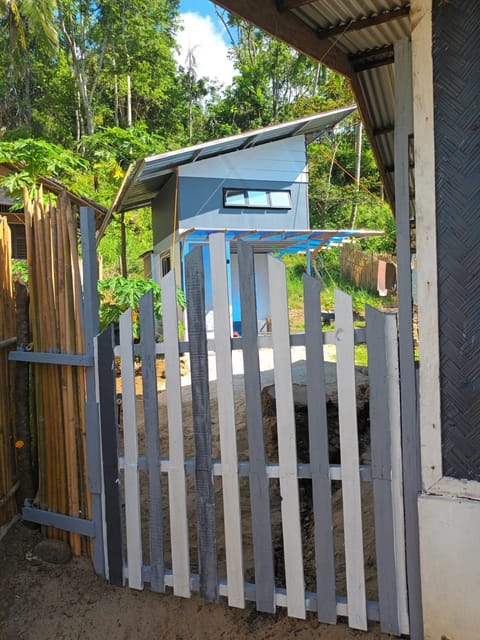 Property building, Facade/entrance, Day